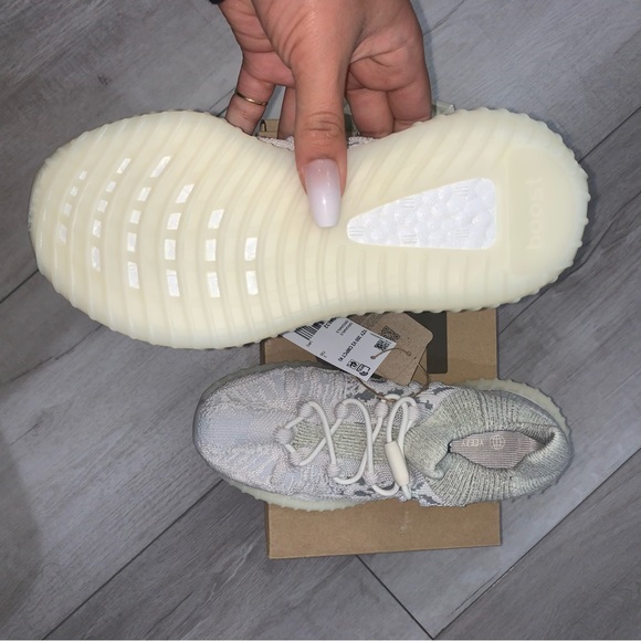 Yeezy 350 V2 compact kids size 2.5 youth unisex - Picture 8 of 13